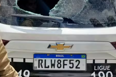 Homem é preso duas vezes em apenas uma hora após depredar caixas eletrônicos e atacar viatura da PM em João Pessoa